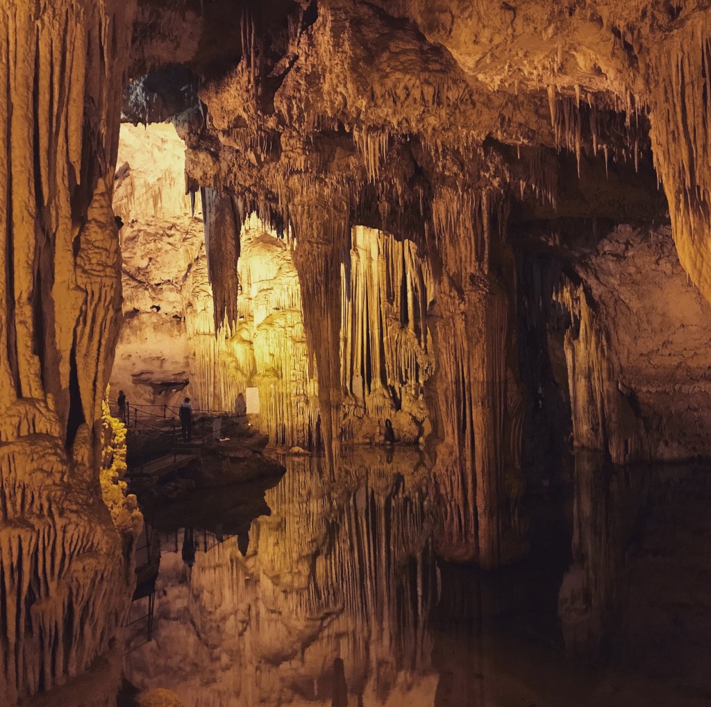 Sardiniens mest spektakulära grotta enligt Berlitz. Jag lyckades inte fånga dess skönhet på bild - men gå in på instagram och sök "grottadinettuno" så förstår du. 